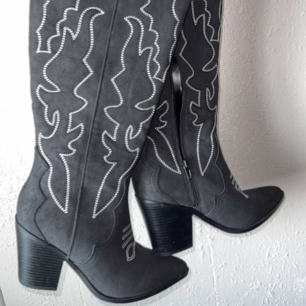 Black cowgirl boots